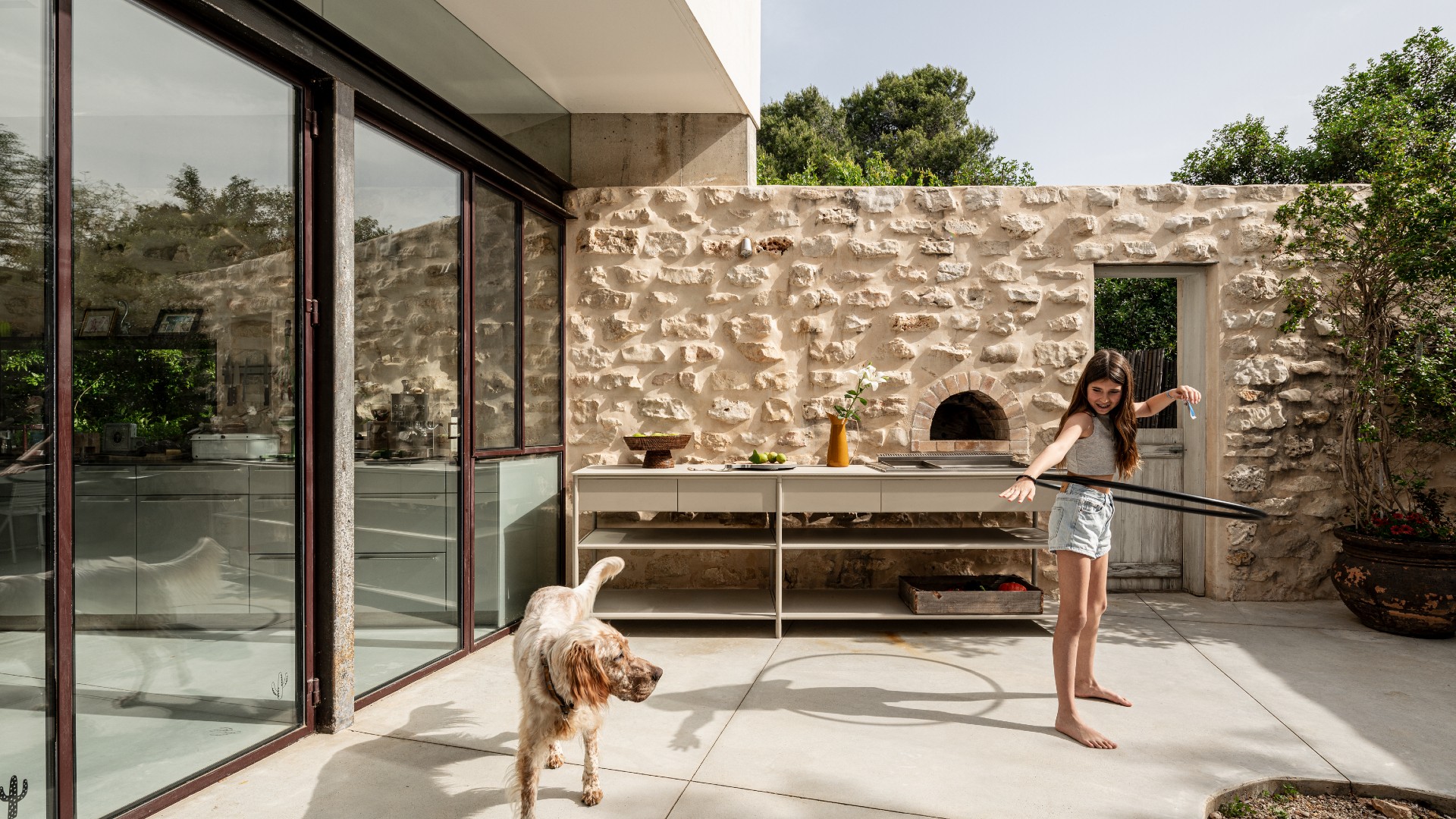 CSL open-concept outdoor kitchen in a courtyard