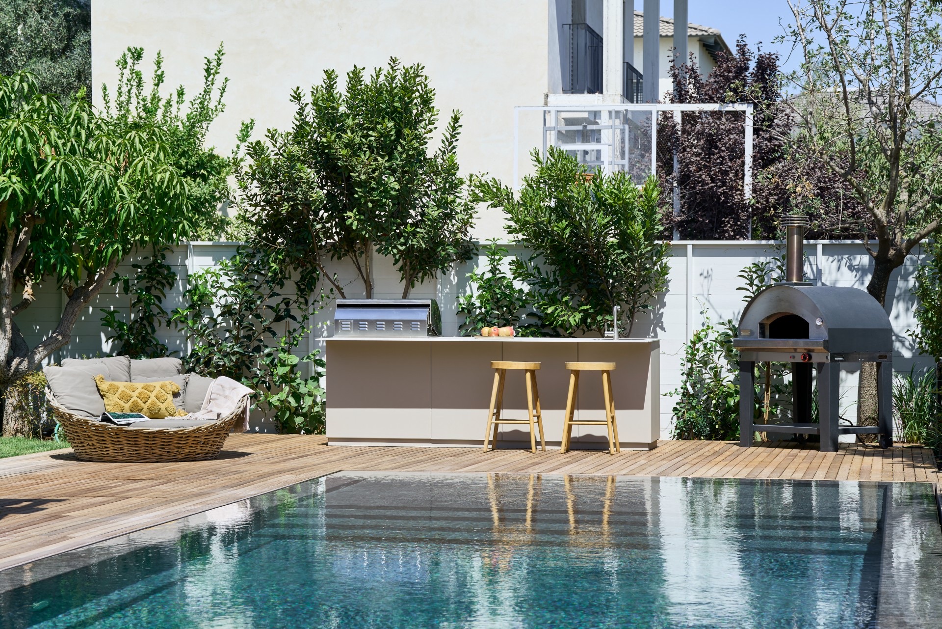 White UNICA kitchen with oven on a pool deck